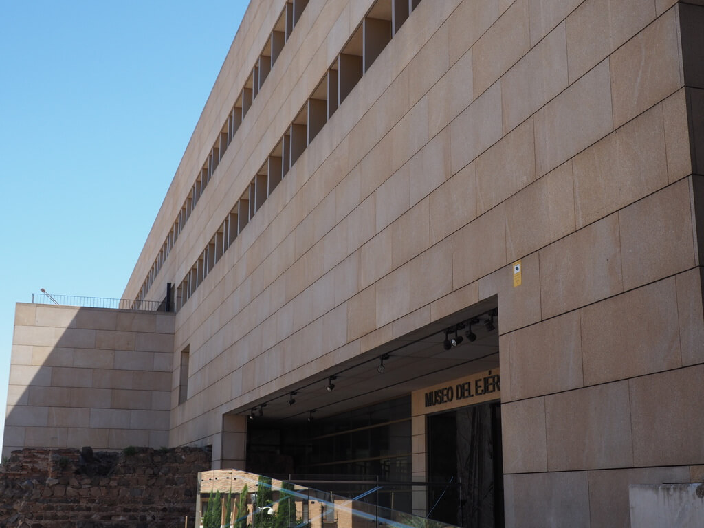 Entrada al Museo del Ejército