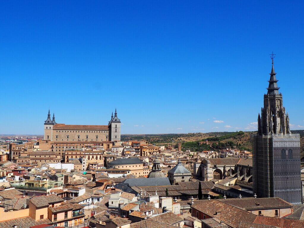 La Catedral y el Alcázar (al fondo) desde las torres de la Iglesia de San Ildefonso