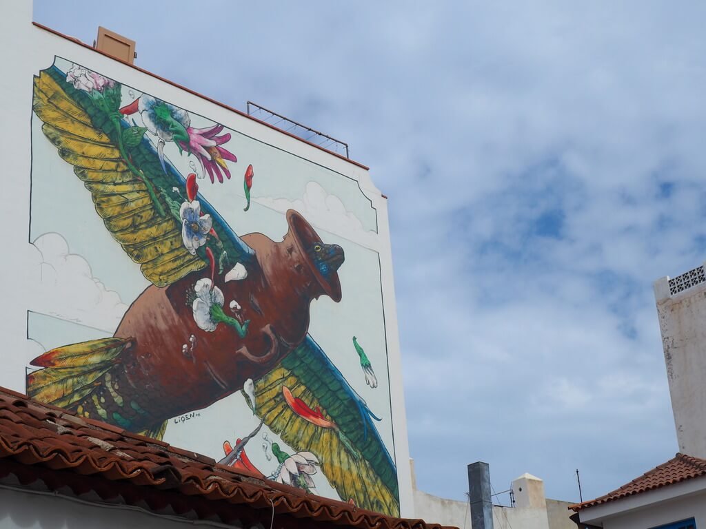 Increíble mural en la fachada de un edificio