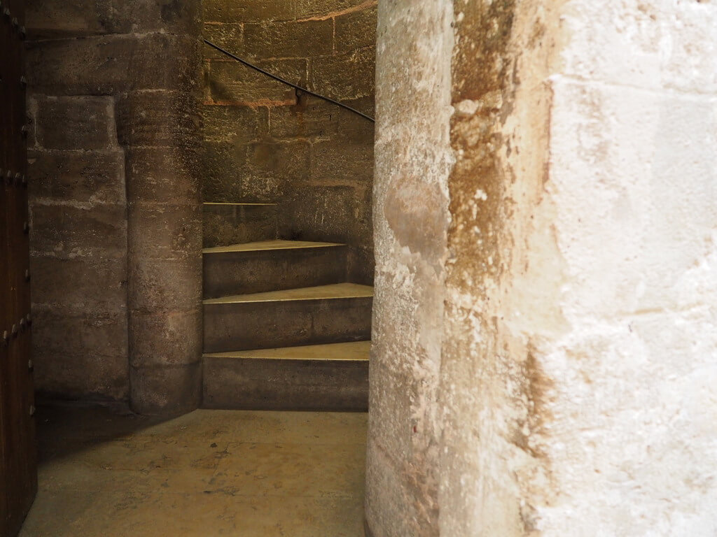 Escaleras de acceso al Micalet