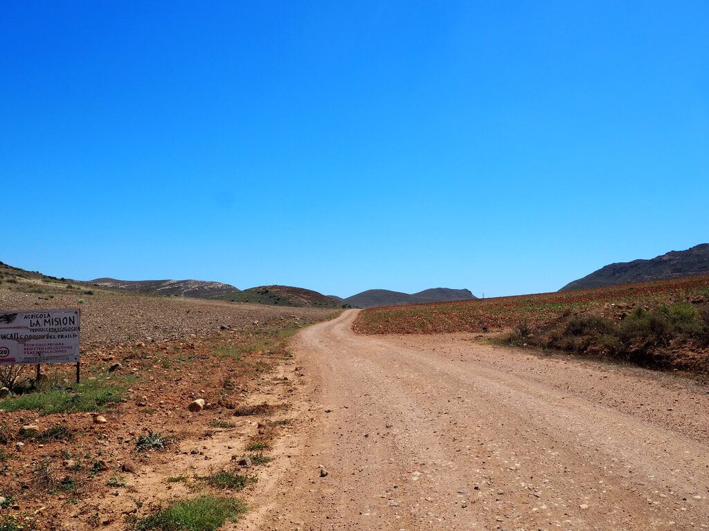 Camino de tierra del Cortijo de los Frailes qué ver en Cabo de Gata
