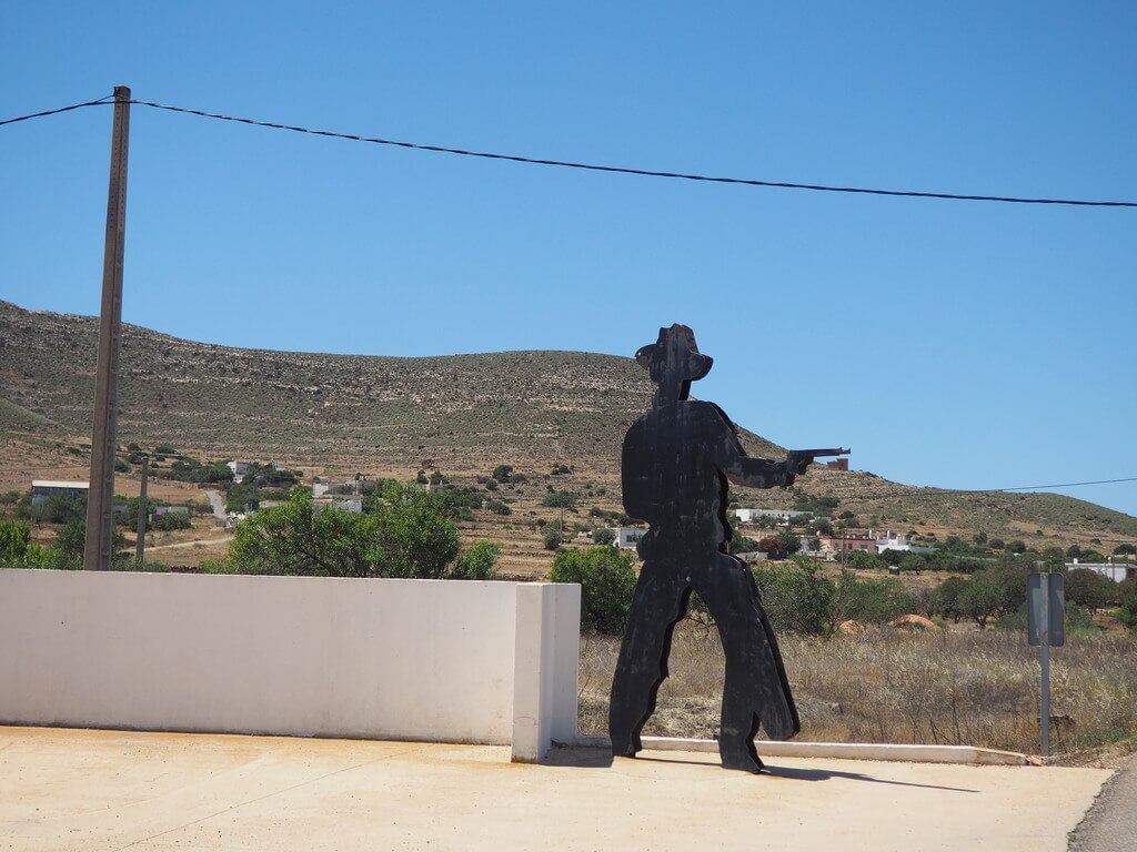 Entrada al pueblo de Albaricoques