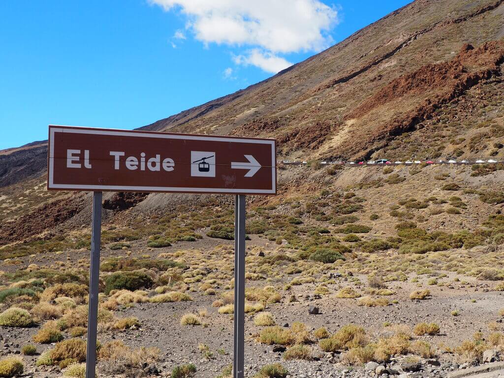 Cartel que nos indica dónde se encuentra la base del teleférico