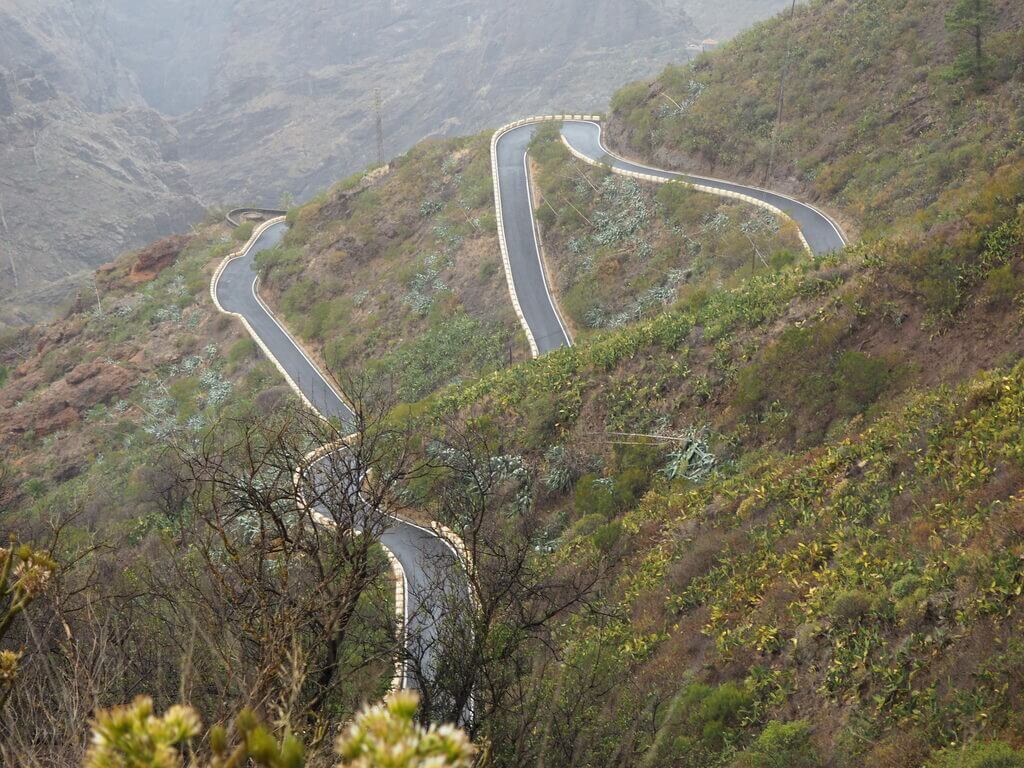 Sinuosa carretera para llegar a Masca