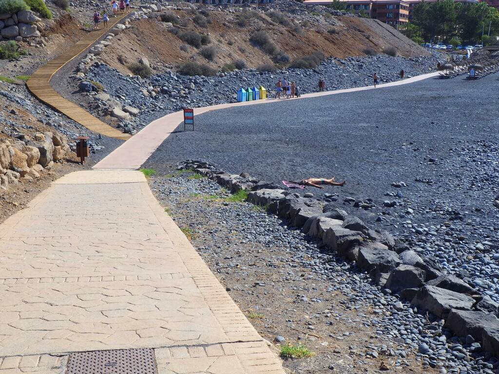 Paseo para bajar a la Playa de la Enramada