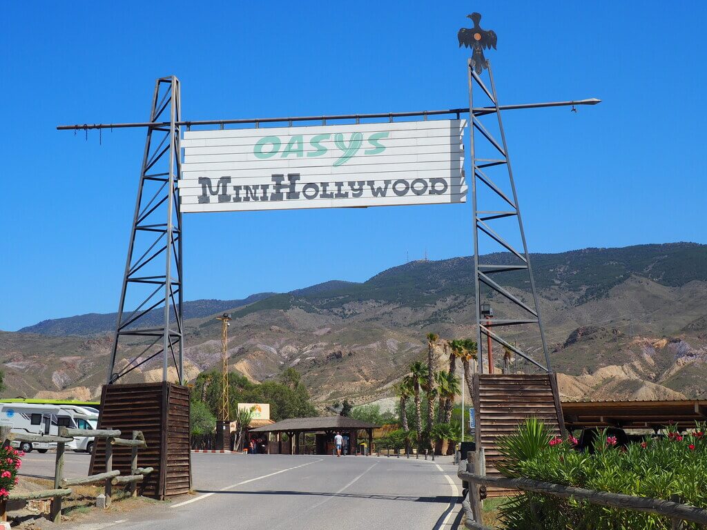 Entrada principal a Oasys Minihollywood