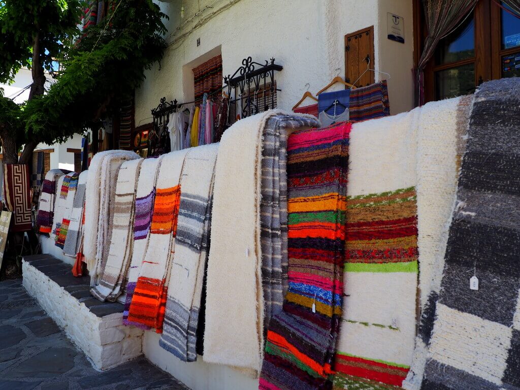 Tienda de jarapas (alfombras alpujarreñas) en la Plaza de la Libertad
