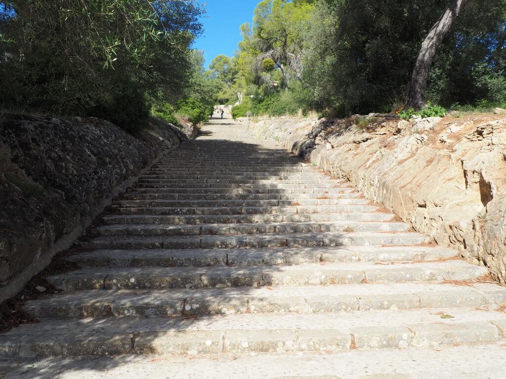 Escaleras de acceso al castillo