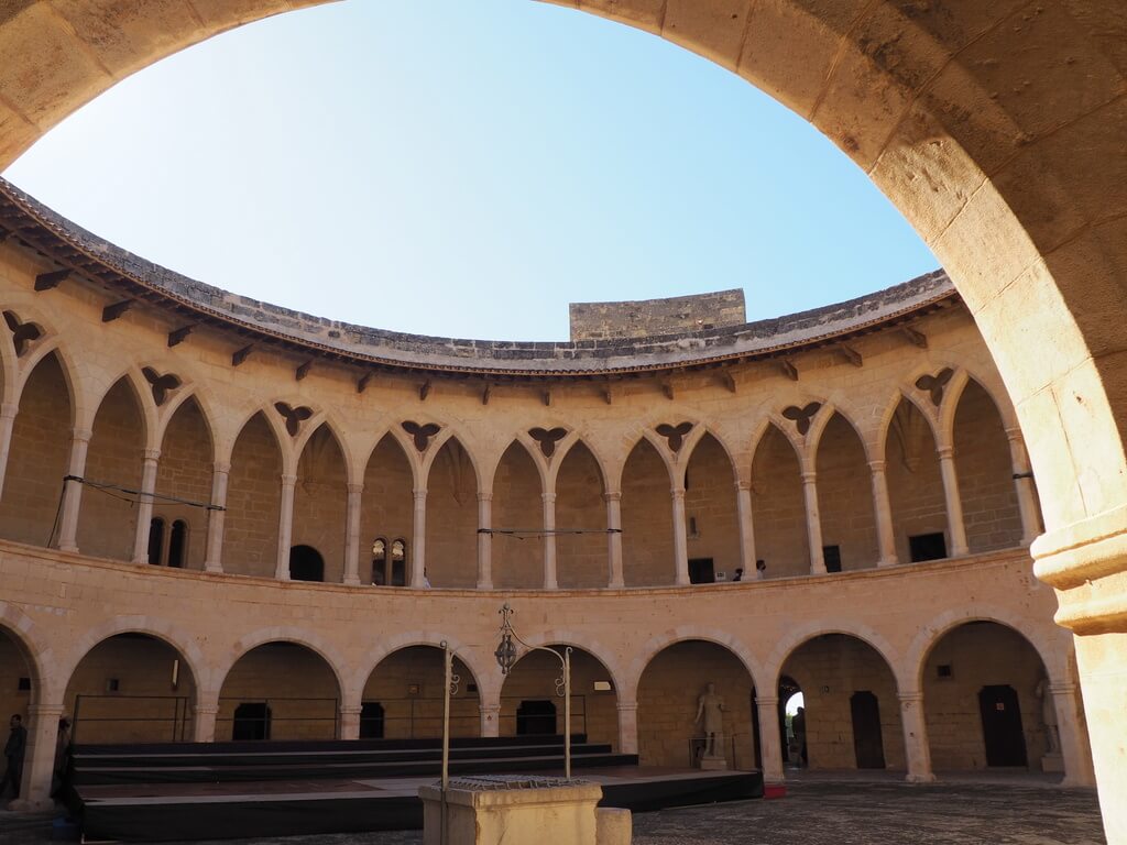 Patio interior del Castillo de Bellver