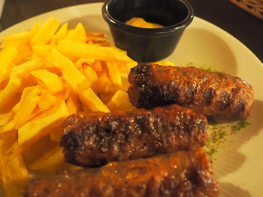 Mici (plato típico de Rumanía)