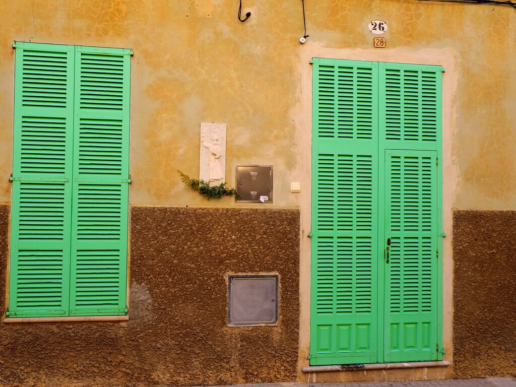 Ventanas a todo color en Petra