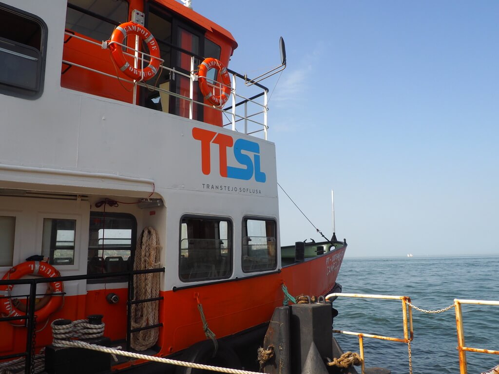 Ferry que comunica Lisboa con el puerto de Cacilhas