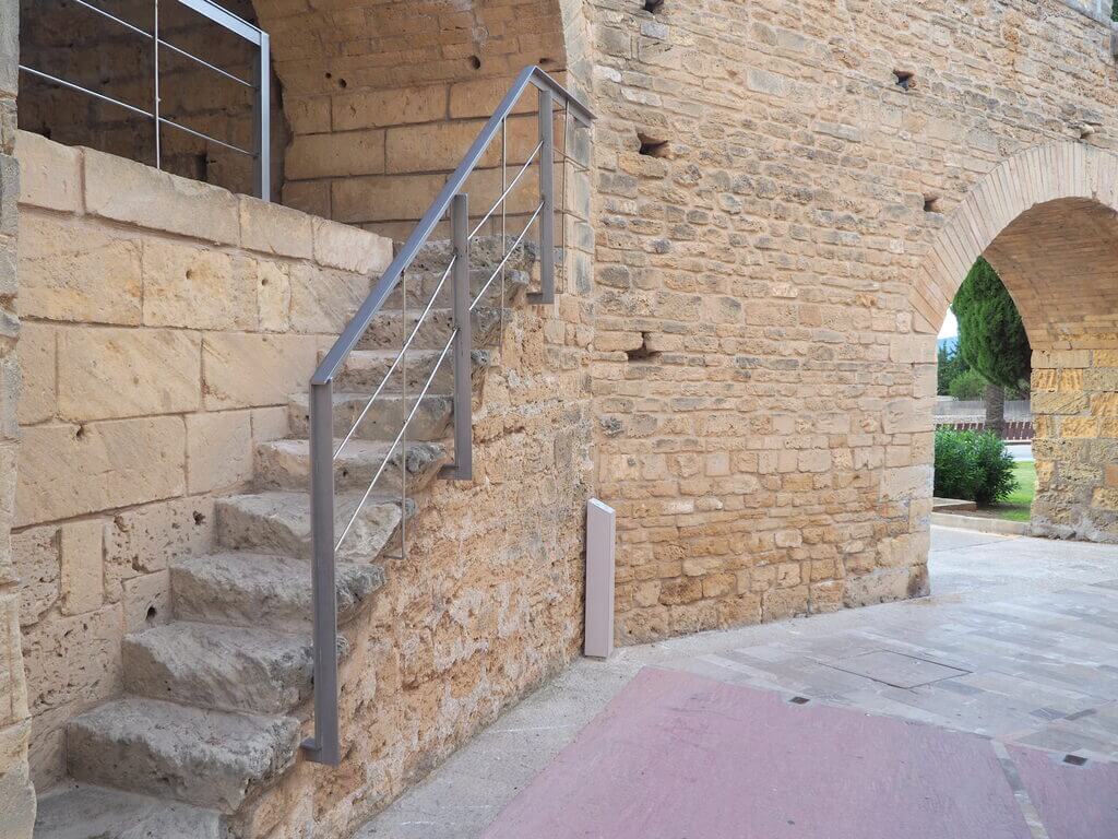 Escaleras de acceso a la muralla
