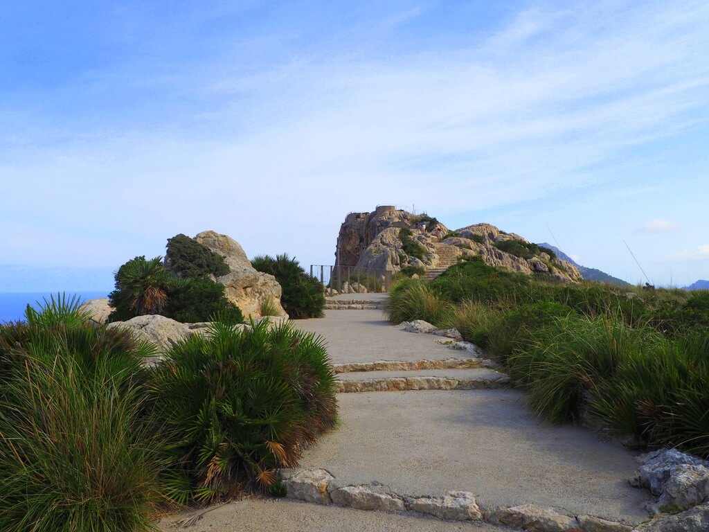 Escaleras de acceso al Mirador de Es Colomer