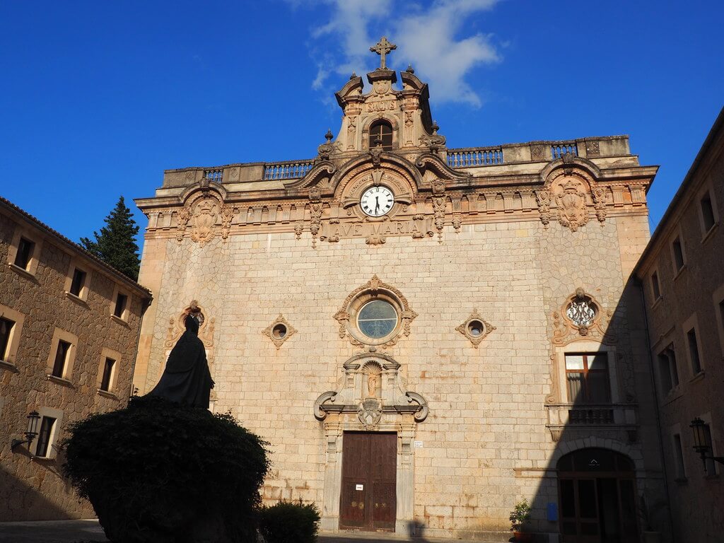 Fachada de la Basílica de Lluc