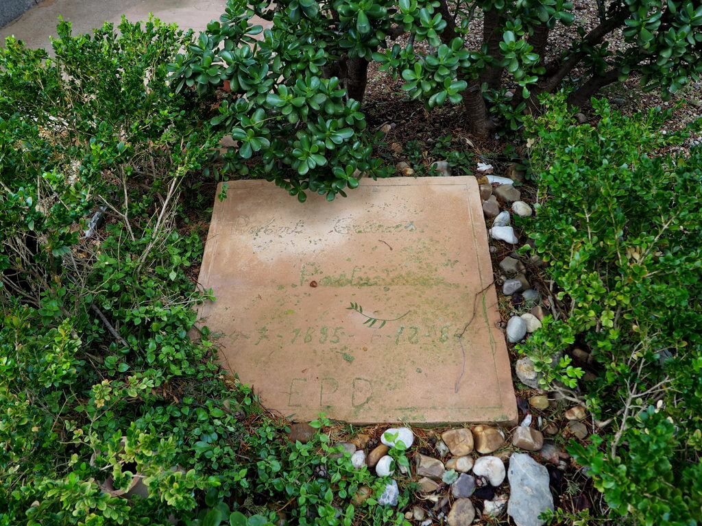 Tumba de Robert Graves en el cementerio de Deià