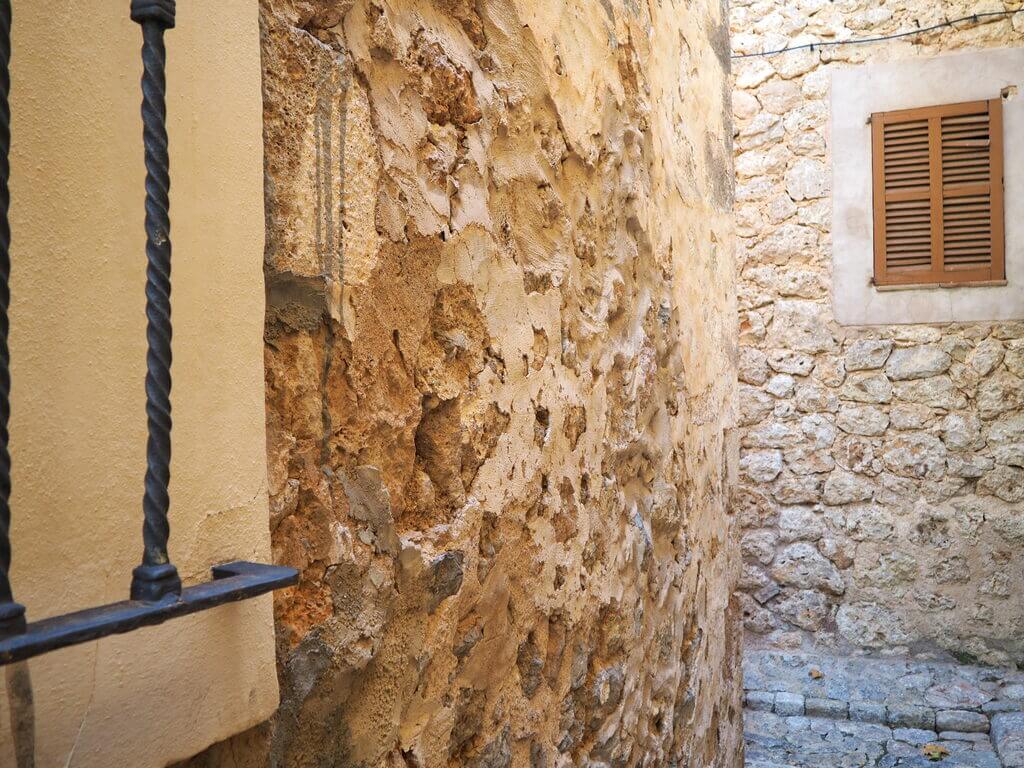 La piedra, tan presente en Valldemossa