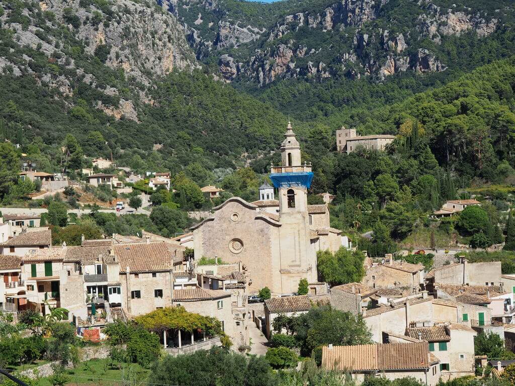 Vistas de Valldemossa desde el mirador de Miranda des Lledoners