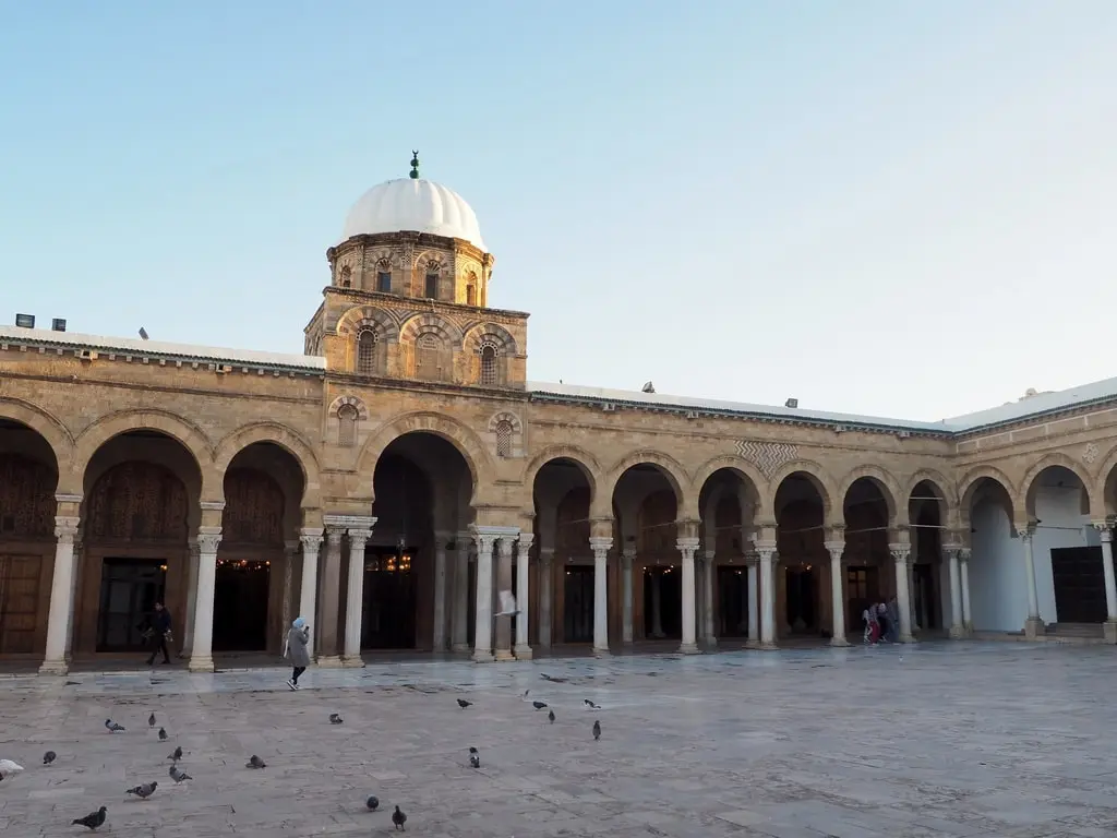 Patio interior de la Mezquita Zitouna, Túnez