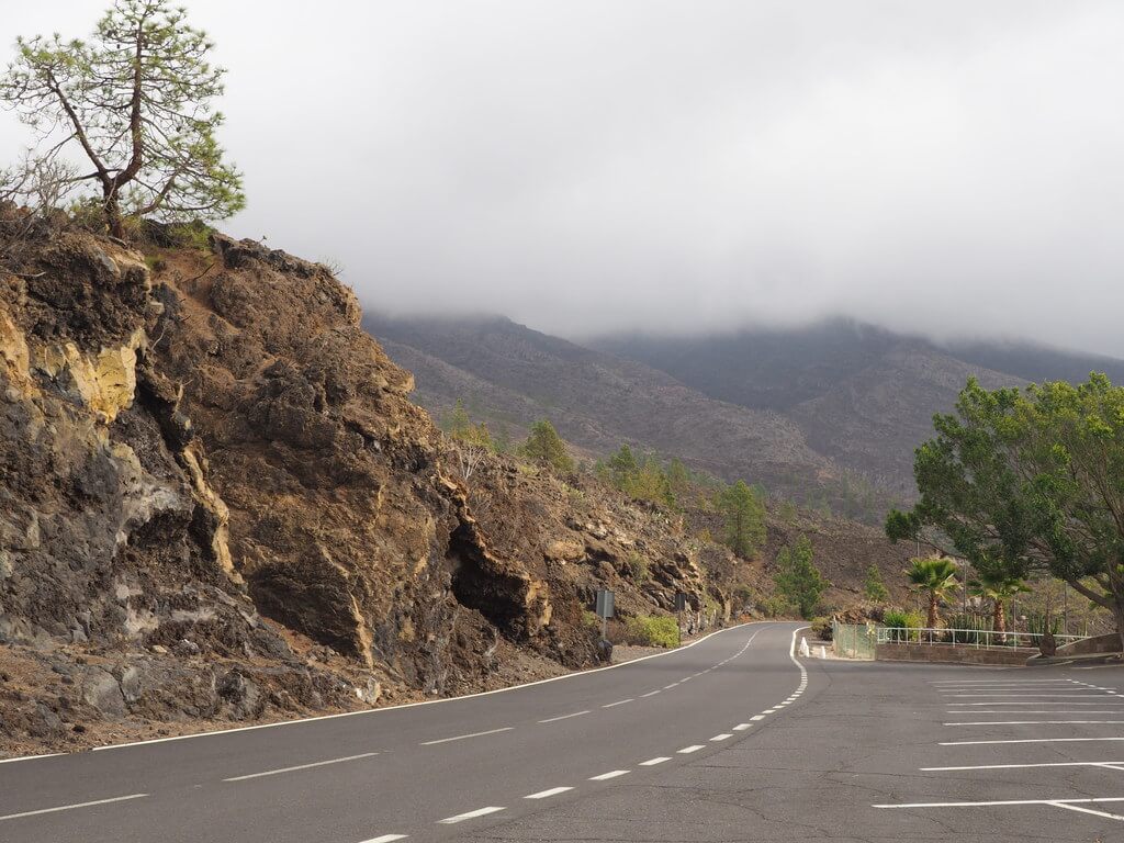 Carretera Tf-38 que comunica el Parque Nacional del Teide con Tamaimo