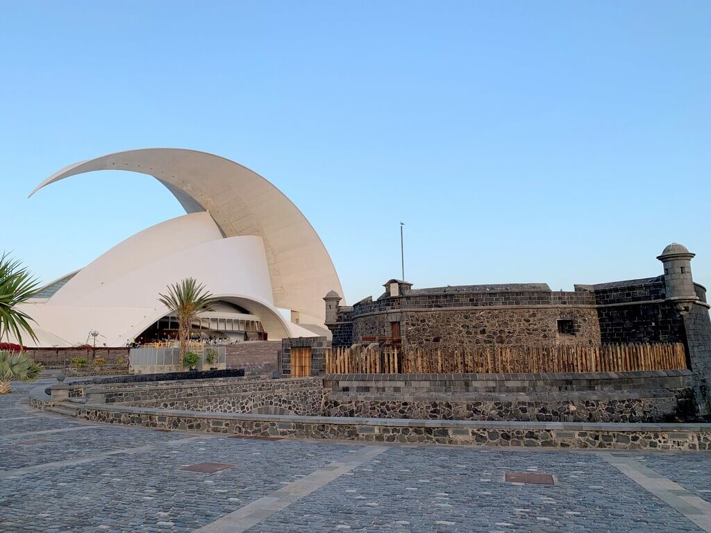 Castillo Negro junto al Auditorio