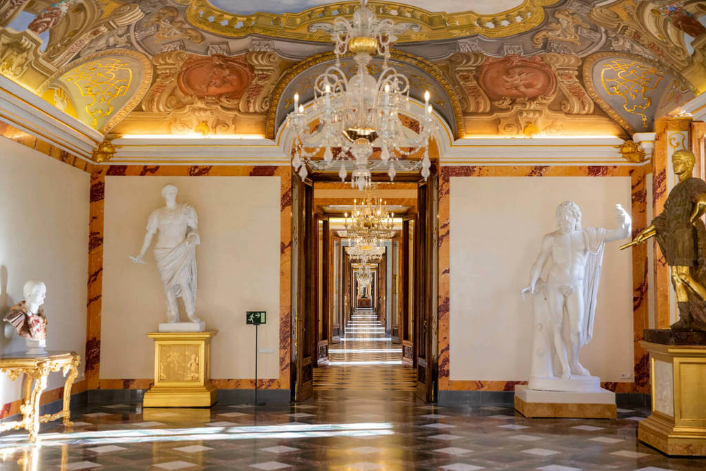 Salón de mármoles. Fuente: https://www.patrimonionacional.es/ Interior del Palacio Real de La Granja