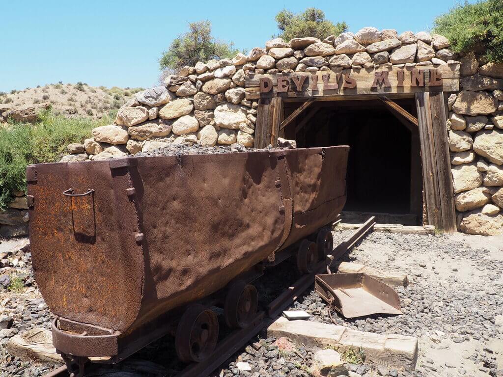 Mina abandonada del poblado del oeste