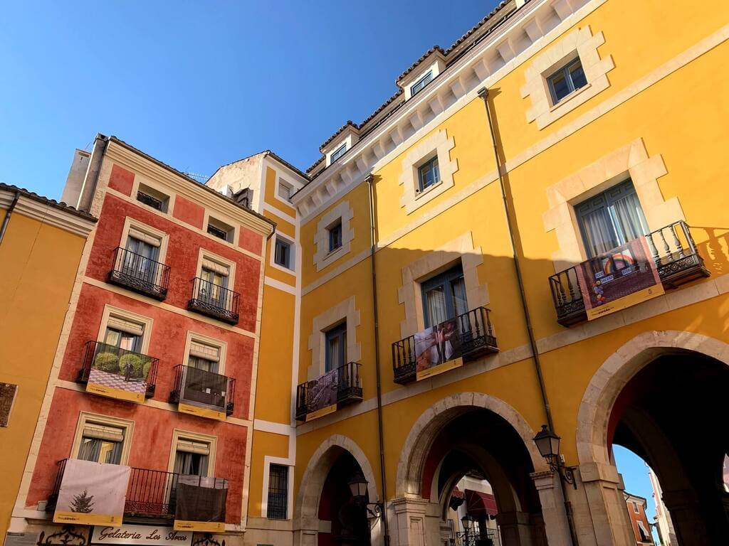 Anteplaza donde comienza la calle Alfonso VIII