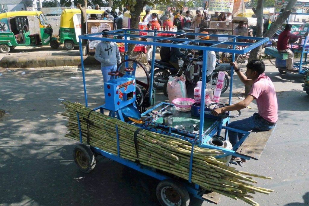 Un puesto de comida ambulante en Chandni Chowk