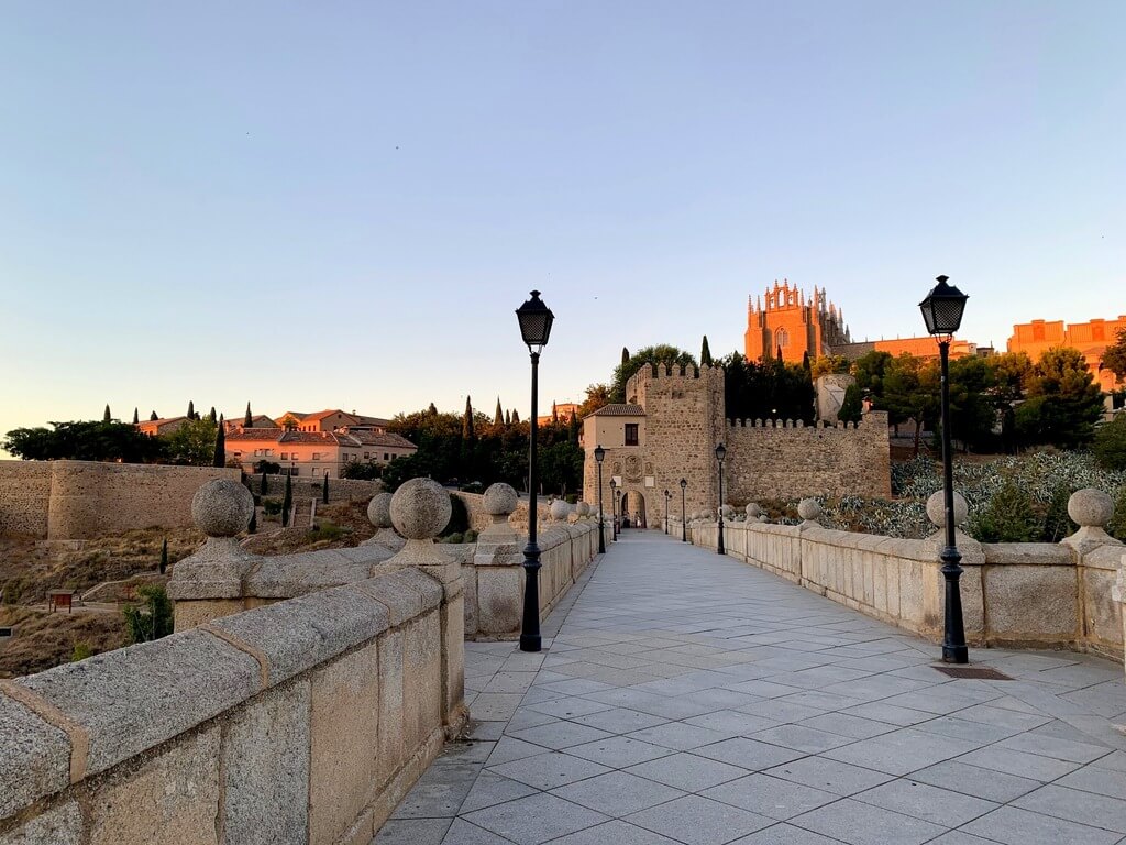 Caminando por el Puente de San Martín