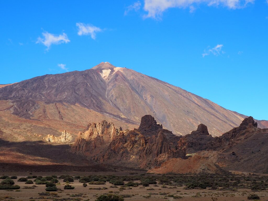 Teide y en primer término Roques de García desde el Llano de Ucanca