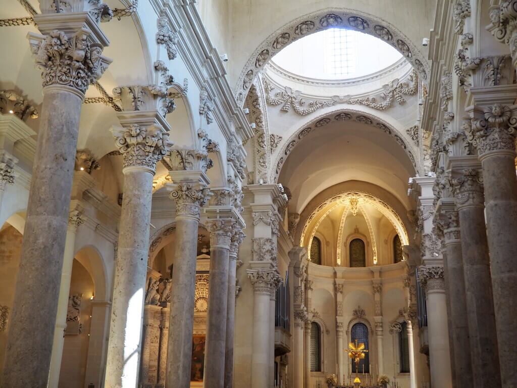 Interior Basílica de la Santa Cruz