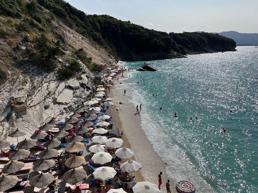 Pulëbardha beach