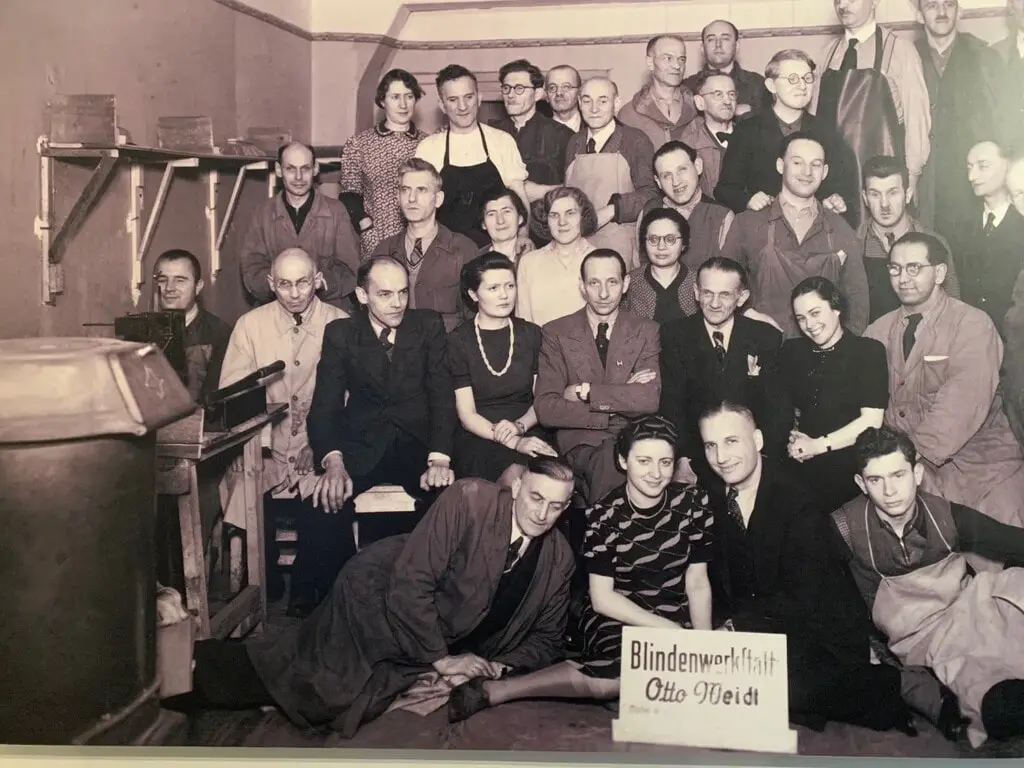 Otto Weidt junto a sus empleados judíos
