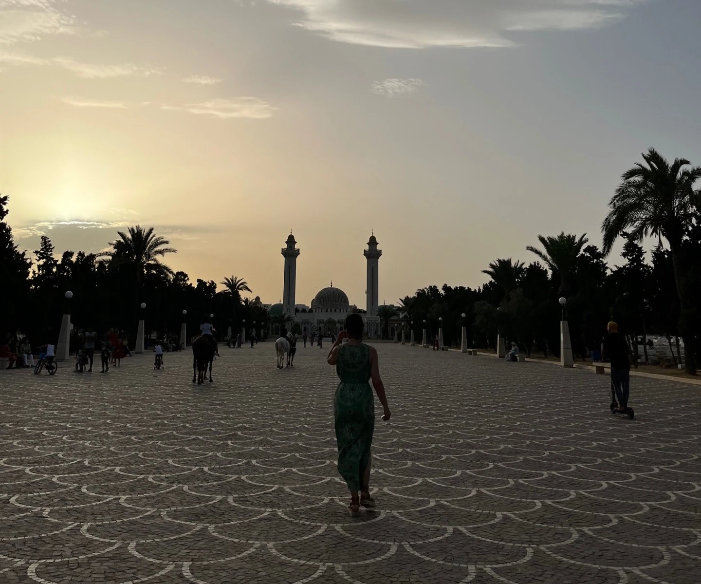 Mausoleo Habib Bourguiba al atardecer Qué ver en Monastir en un día